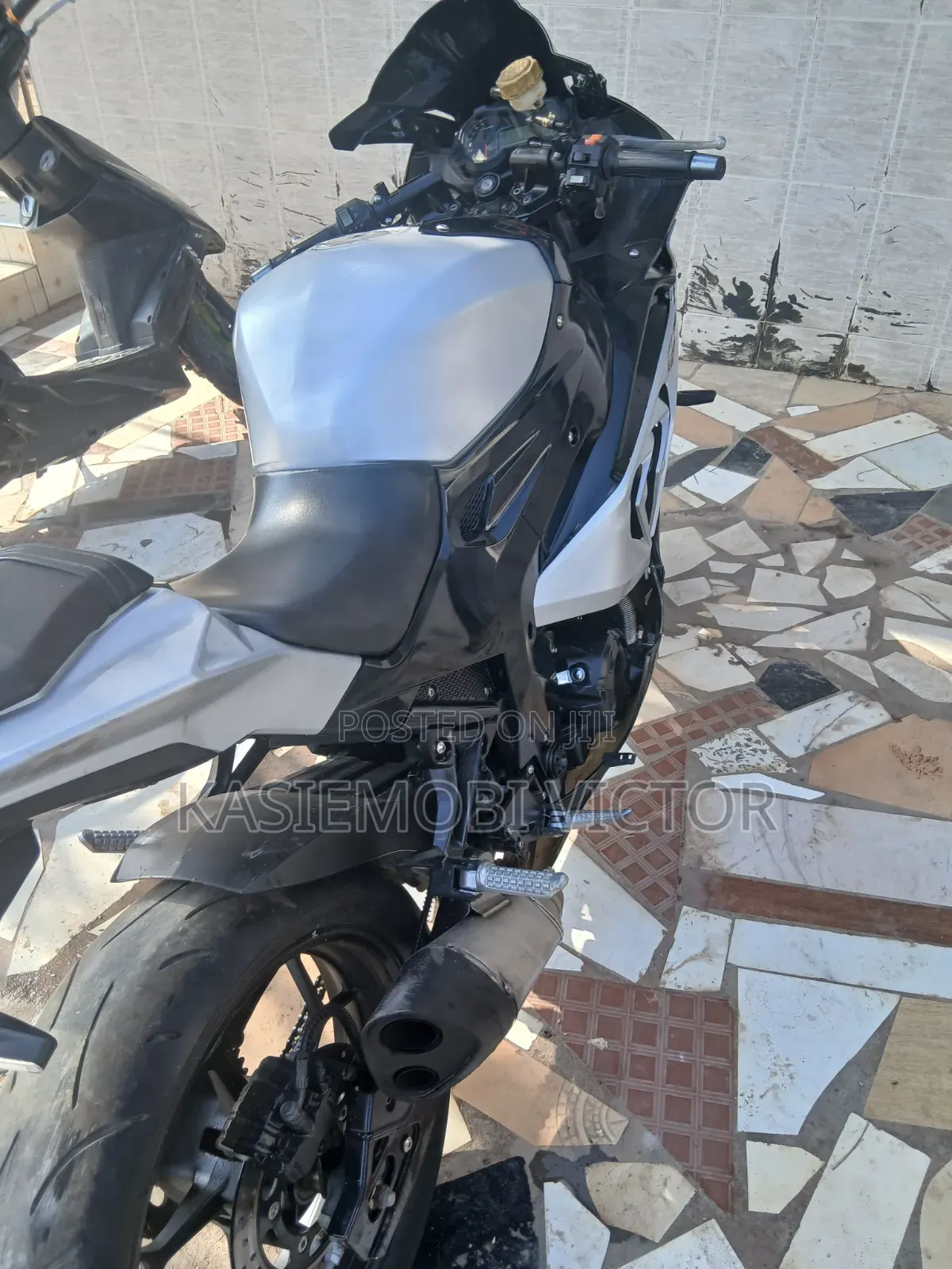 BMW Sport 2020 Gray