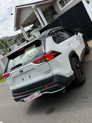 Toyota RAV4 XLE Premium AWD 2020 White