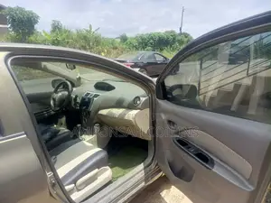 Toyota Yaris 2012 Gray