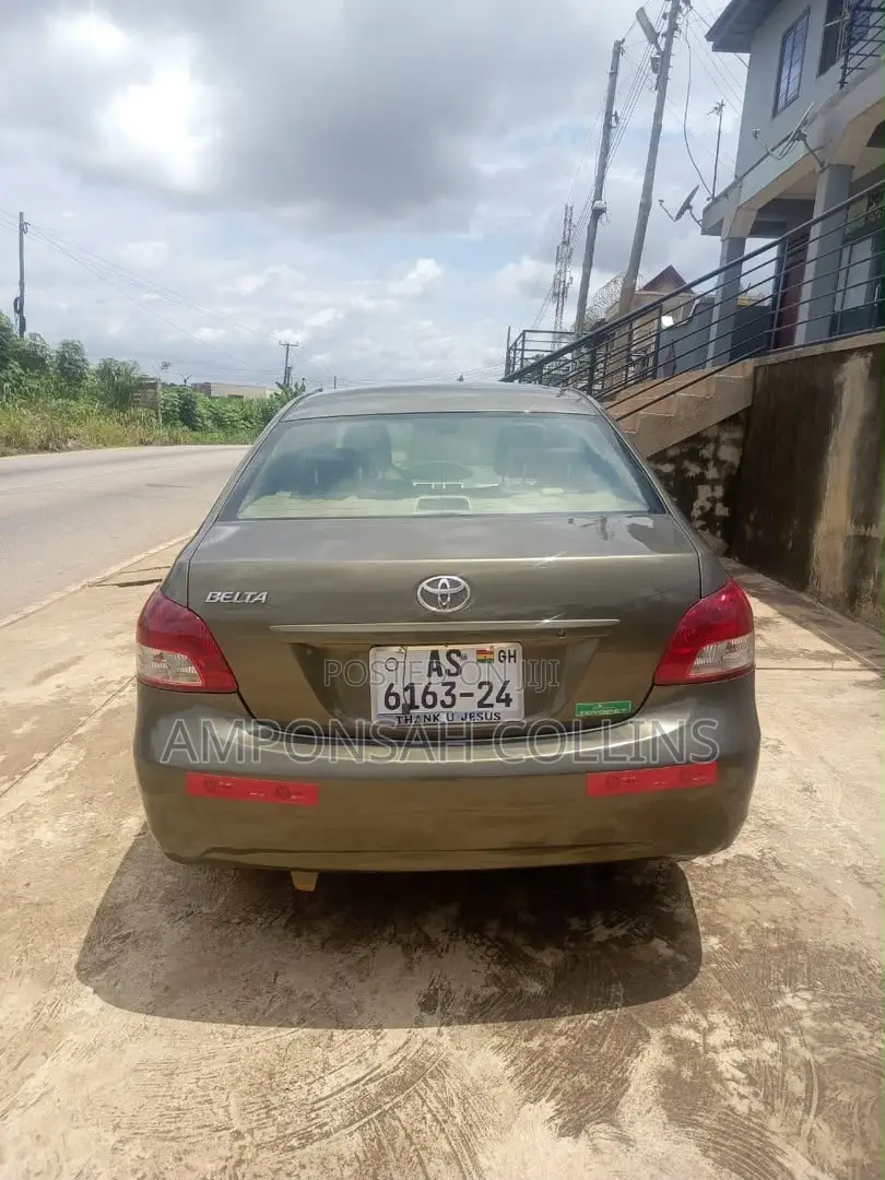 Toyota Yaris 2012 Gray