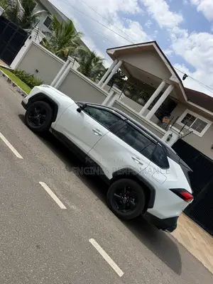 Toyota RAV4 XLE Premium AWD 2020 White