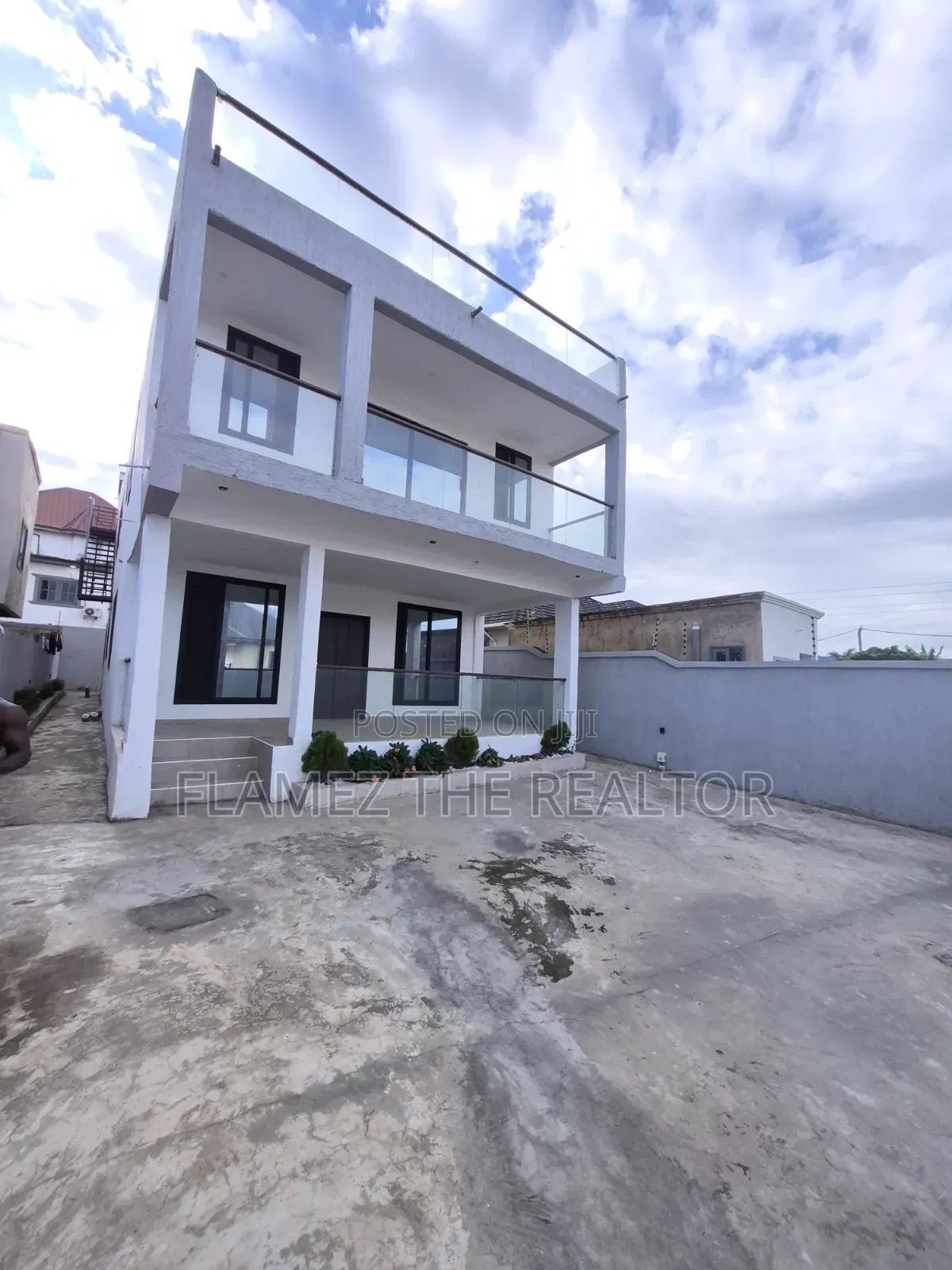 3bdrm House in Acp, Kwabenya for sale