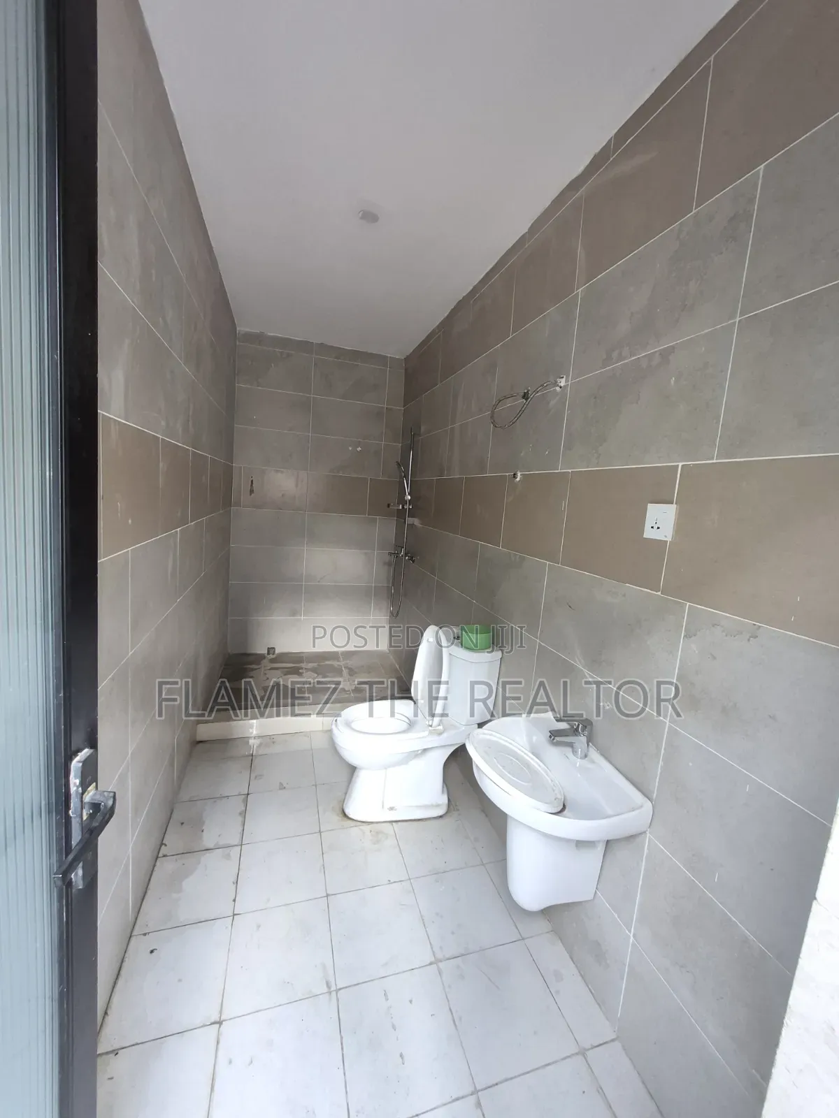 3bdrm House in Acp, Kwabenya for sale