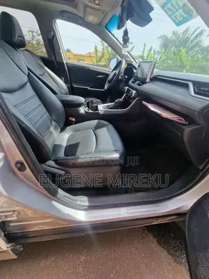 Toyota RAV4 2021 Silver