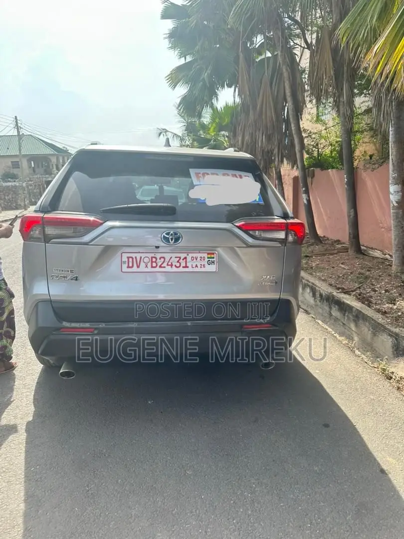 Toyota RAV4 2021 Silver
