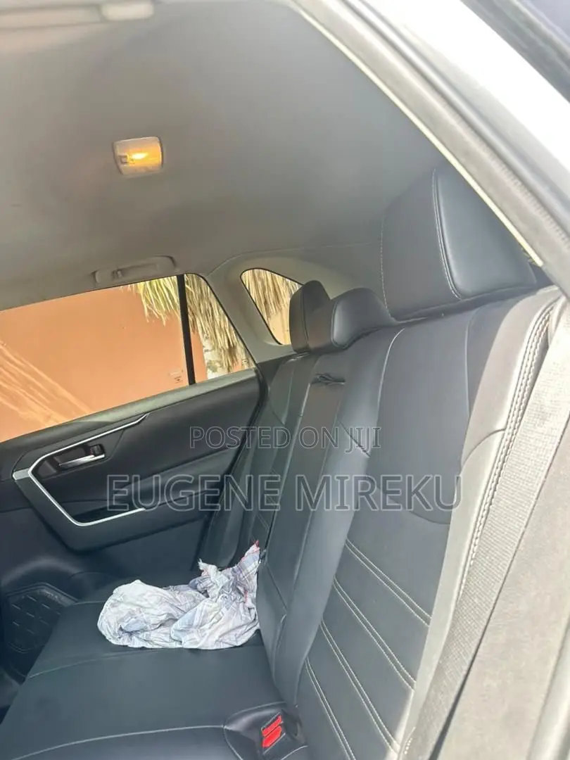 Toyota RAV4 2021 Silver
