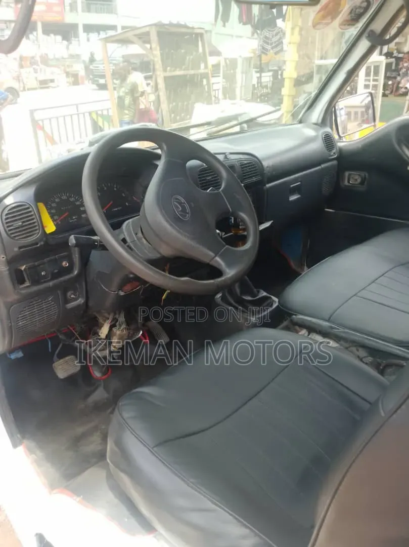 Hyundai H-100 2004 Blue