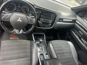 Mitsubishi Outlander SE FWD 2017 White