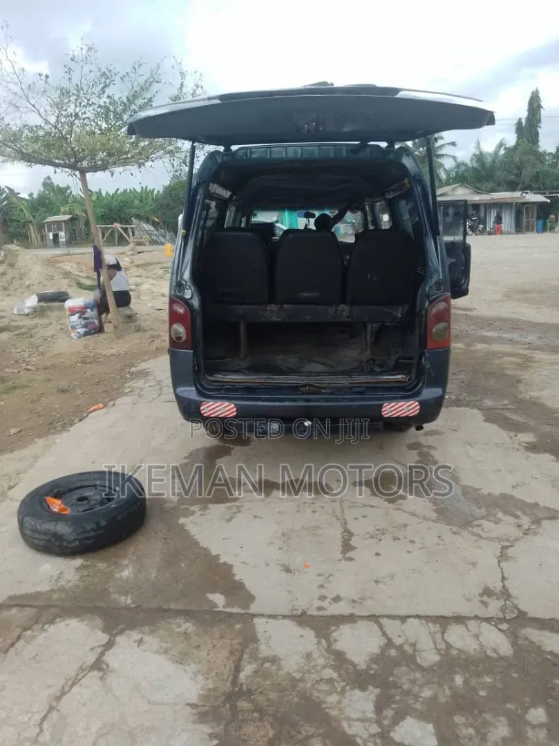 Hyundai H-100 2004 Black