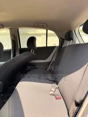 Toyota Vitz 2010 Silver