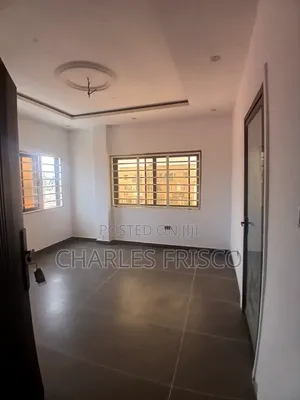 3bdrm Apartment in East Legon, American House for rent