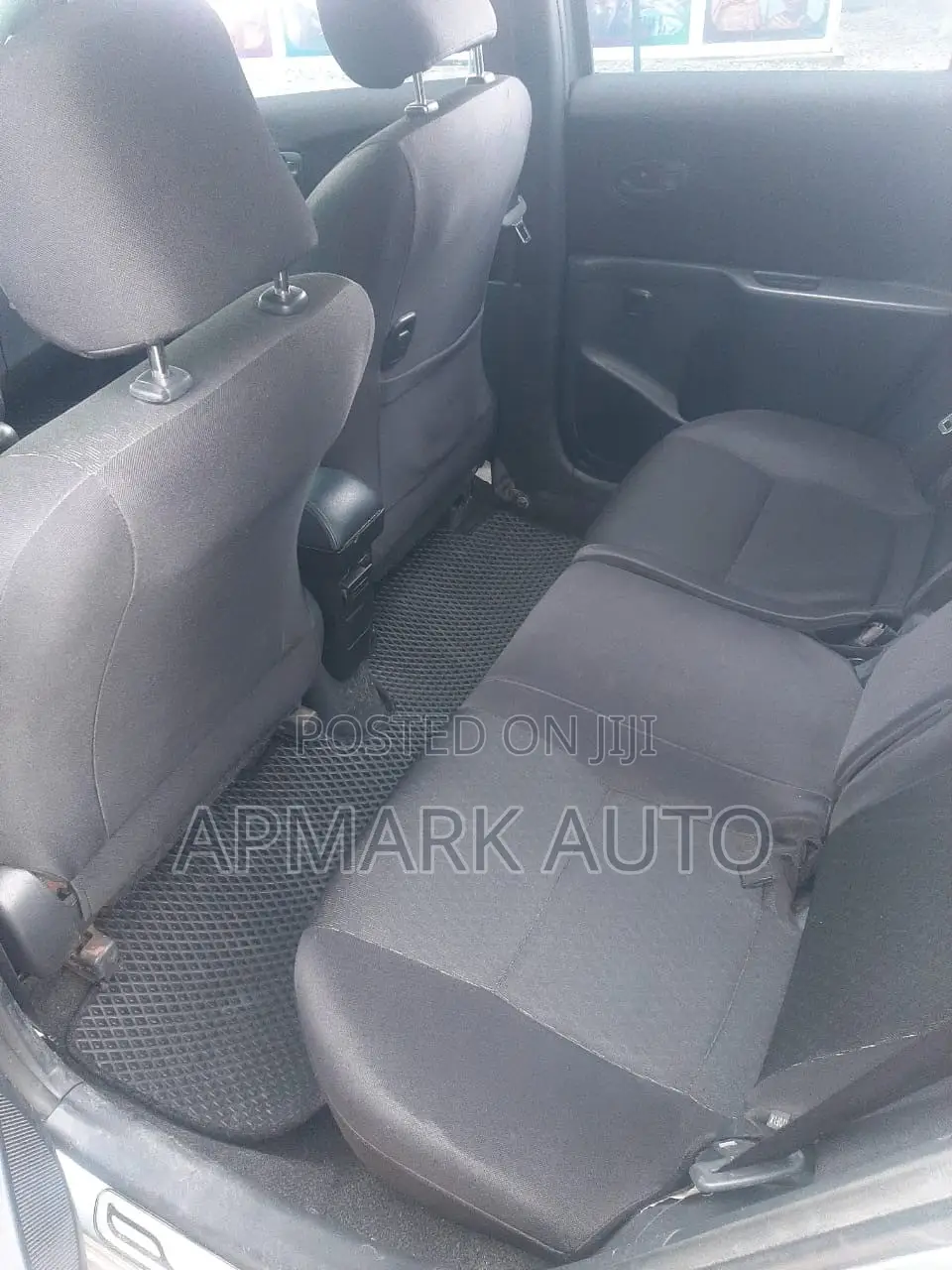 Toyota Yaris LE Hatchback 3dr 2012 Gray