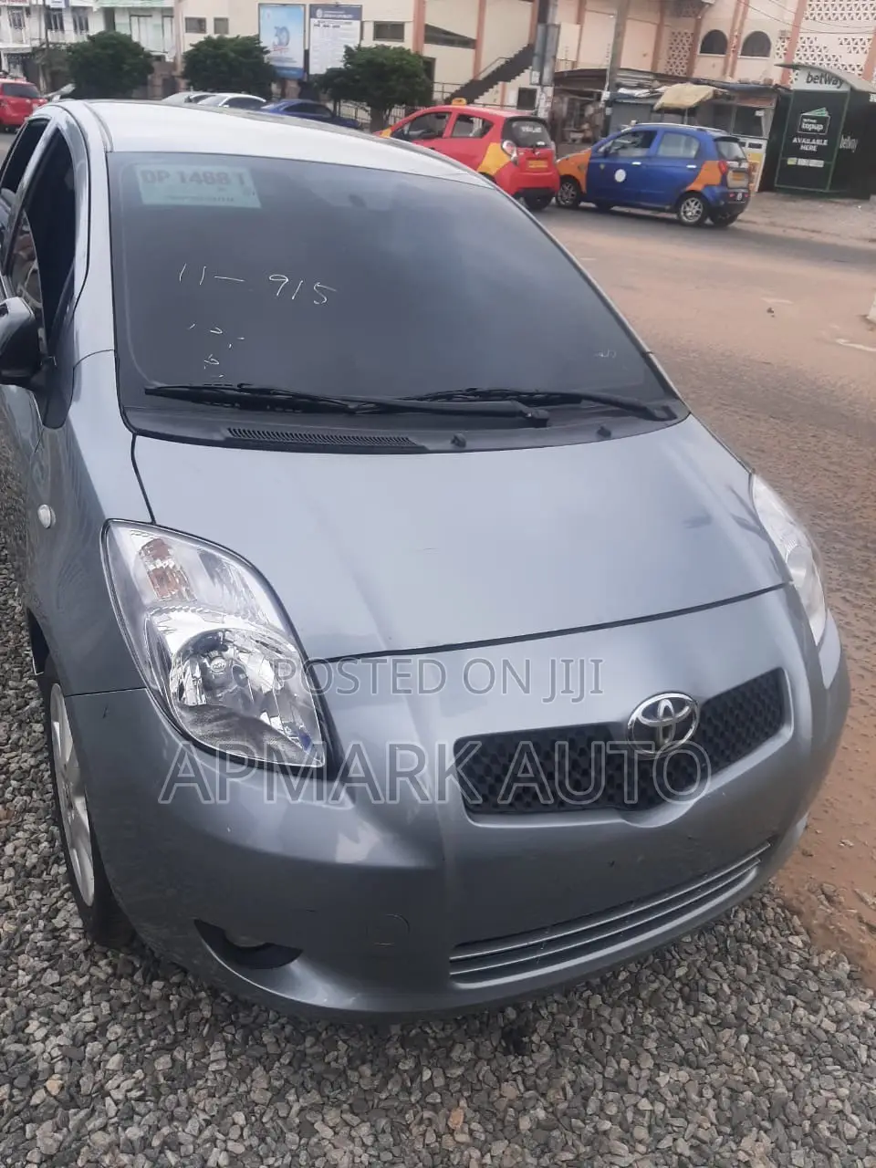 Toyota Yaris LE Hatchback 3dr 2012 Gray