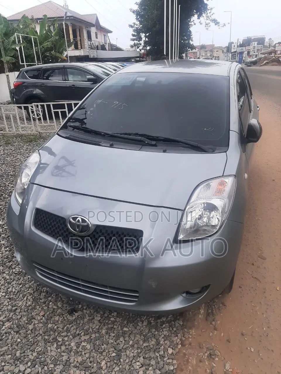 Toyota Yaris LE Hatchback 3dr 2012 Gray