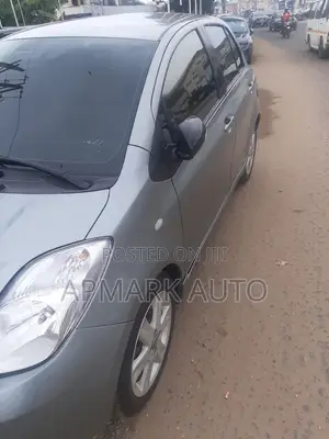 Toyota Yaris LE Hatchback 3dr 2012 Gray