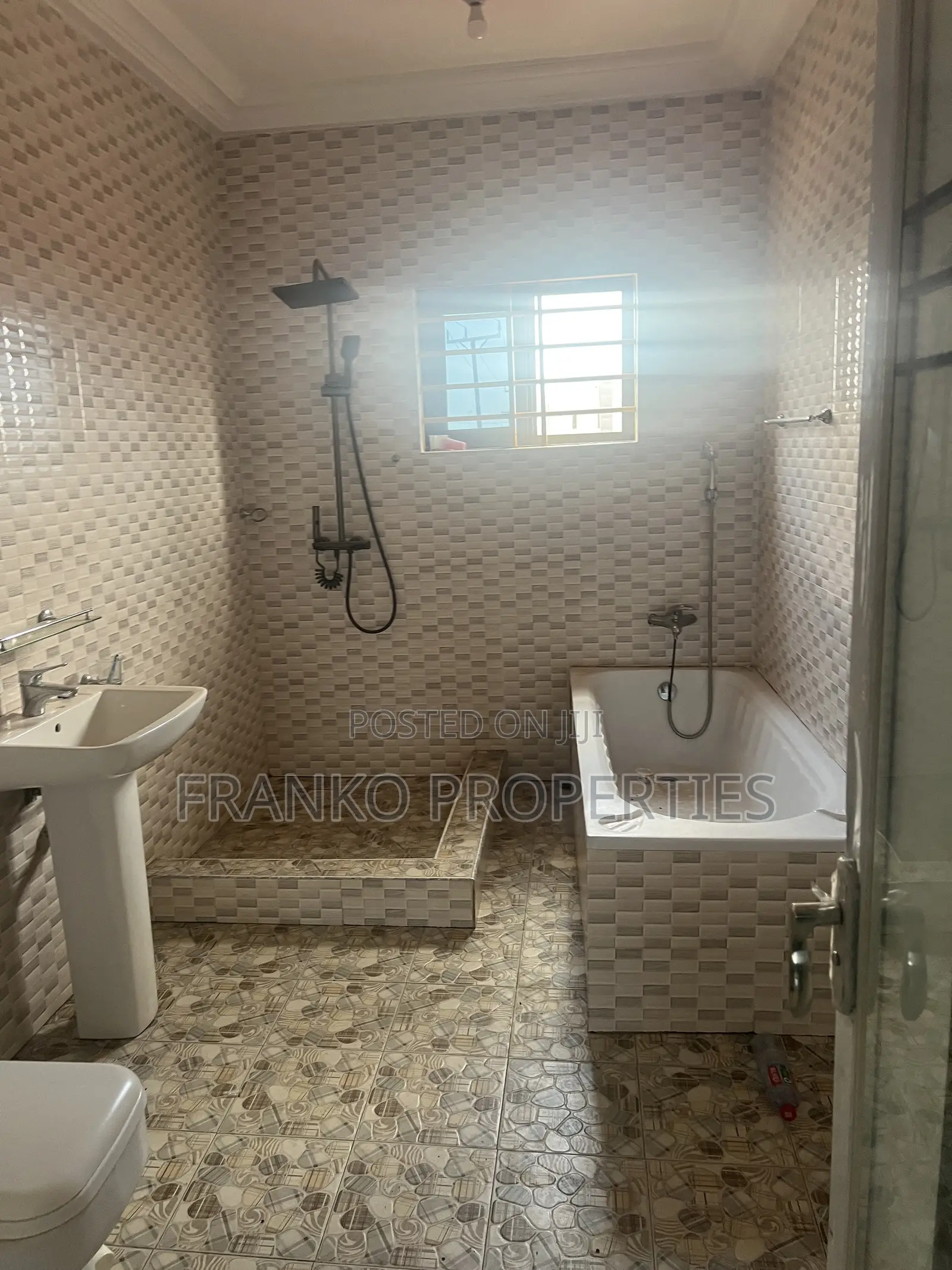 4bdrm House in Franko Properties, School Junction for rent