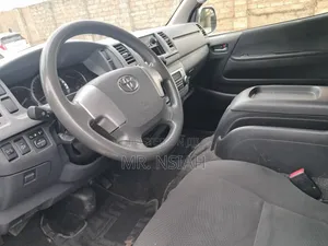 Toyota HiAce 2015 Silver