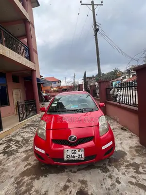 Toyota Vitz 1.3 FWD 3dr 2010 Red
