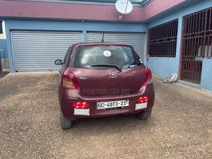 Toyota Vitz 2010 Brown