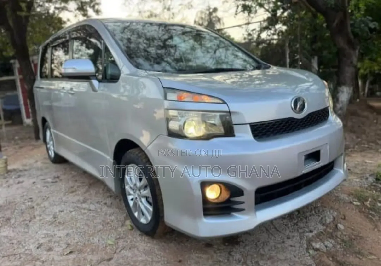 Toyota HiAce 2012 Silver