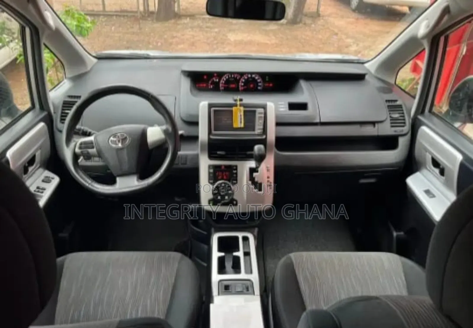 Toyota HiAce 2012 Silver