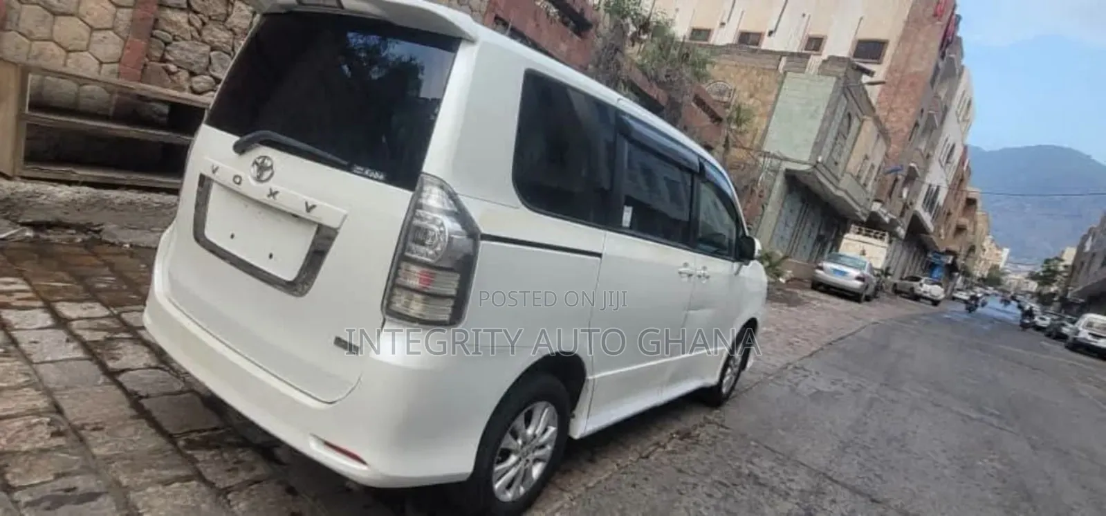 Toyota HiAce 2012 Silver