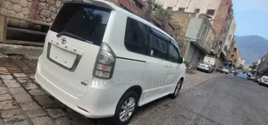 Toyota HiAce 2012 Silver