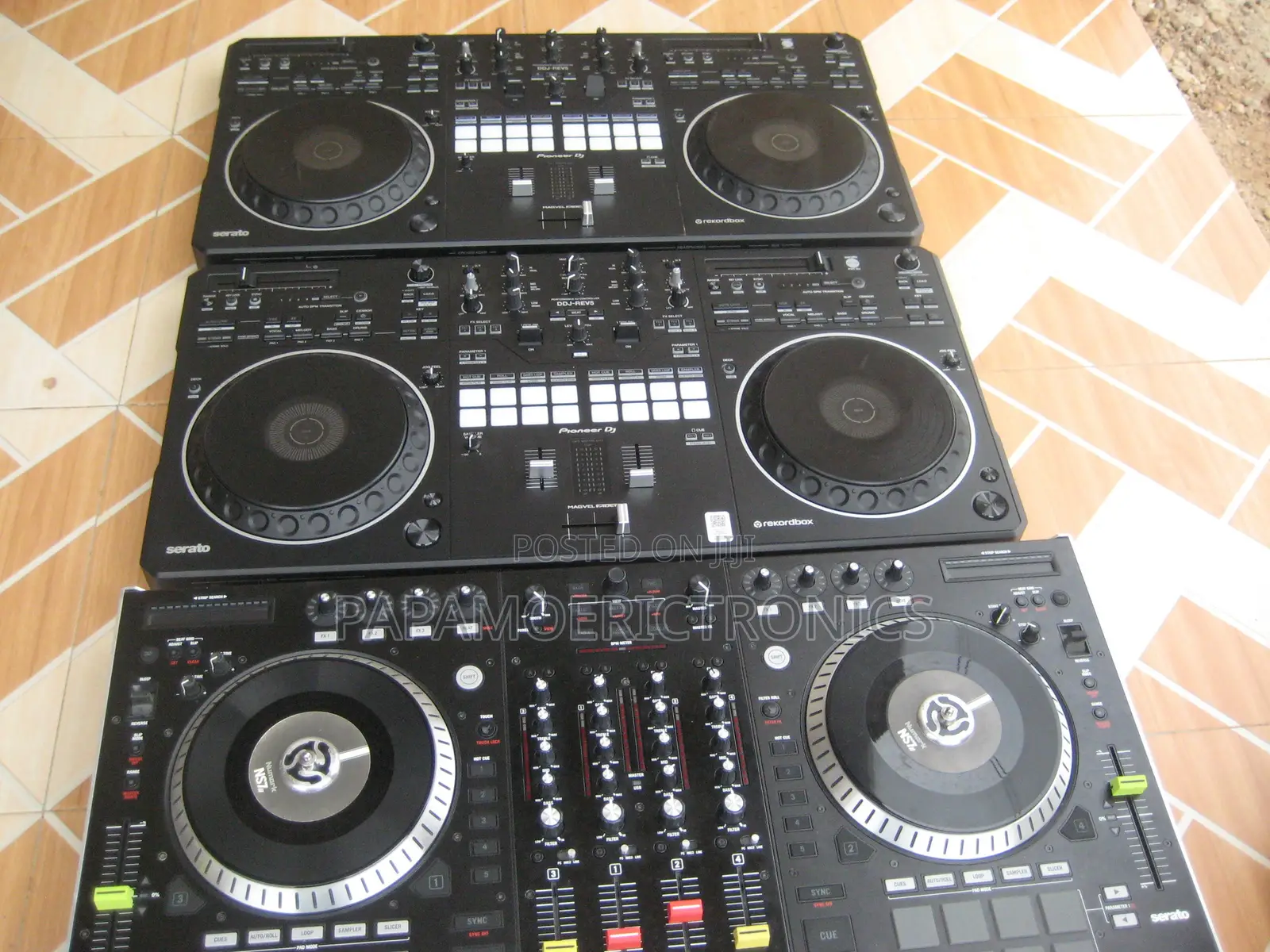 Pioneer Dj DDJ-Rev5 &Numark Ns7