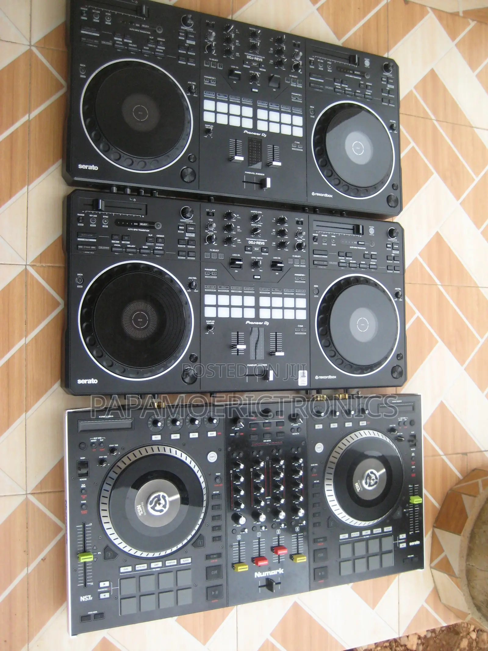 Pioneer Dj DDJ-Rev5 &Numark Ns7