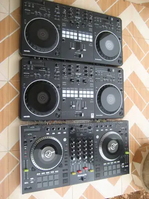 Pioneer Dj DDJ-Rev5 &Numark Ns7