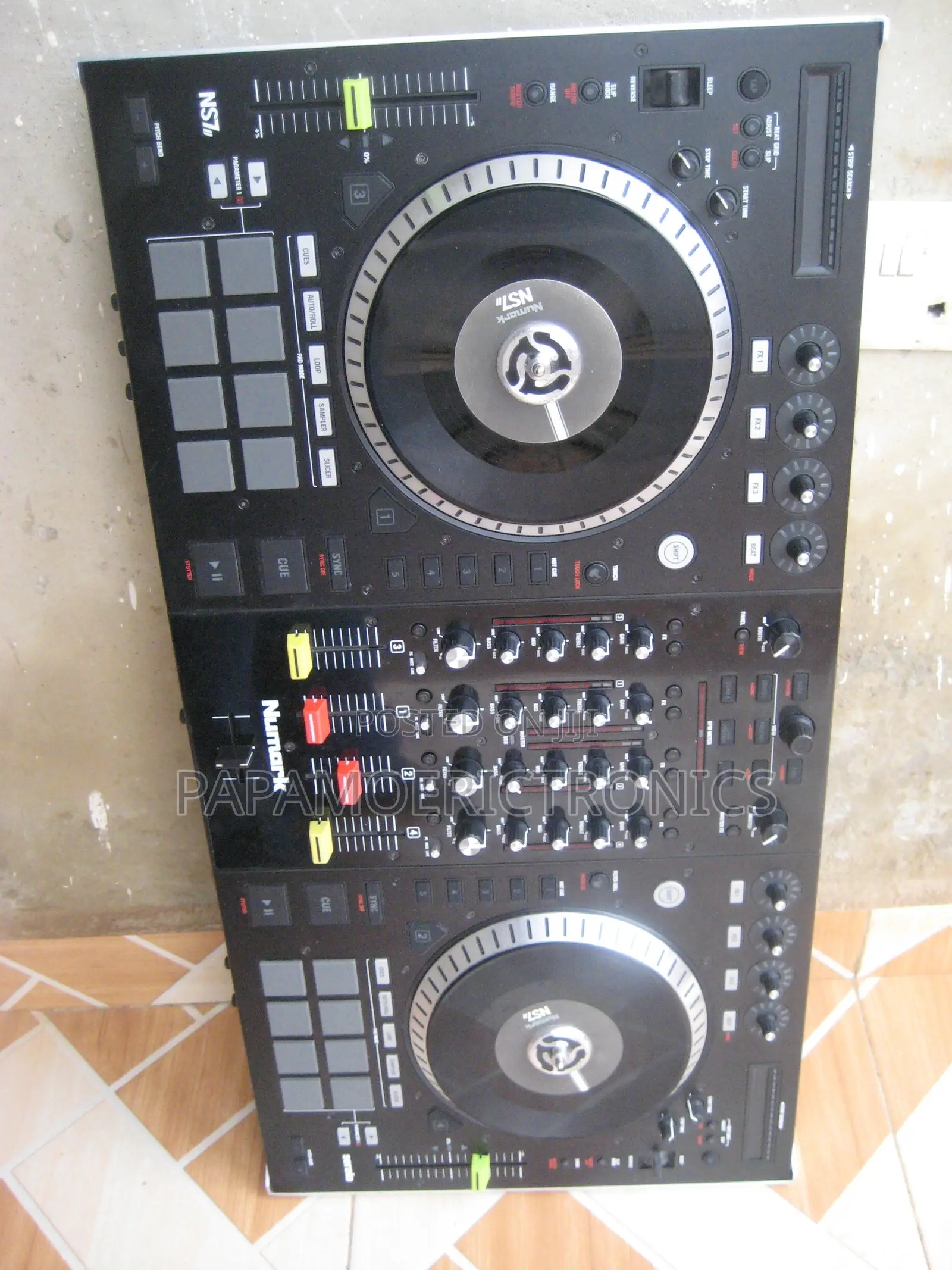 Pioneer Dj DDJ-Rev5 &Numark Ns7