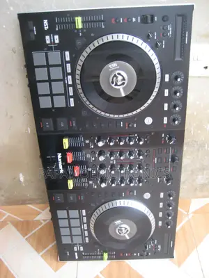 Pioneer Dj DDJ-Rev5 &Numark Ns7
