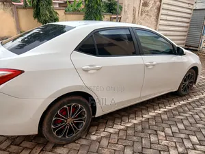 Toyota Corolla S 4dr Sedan (1.8L 4cyl CVT) 2016 White