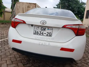 Toyota Corolla S 4dr Sedan (1.8L 4cyl CVT) 2016 White