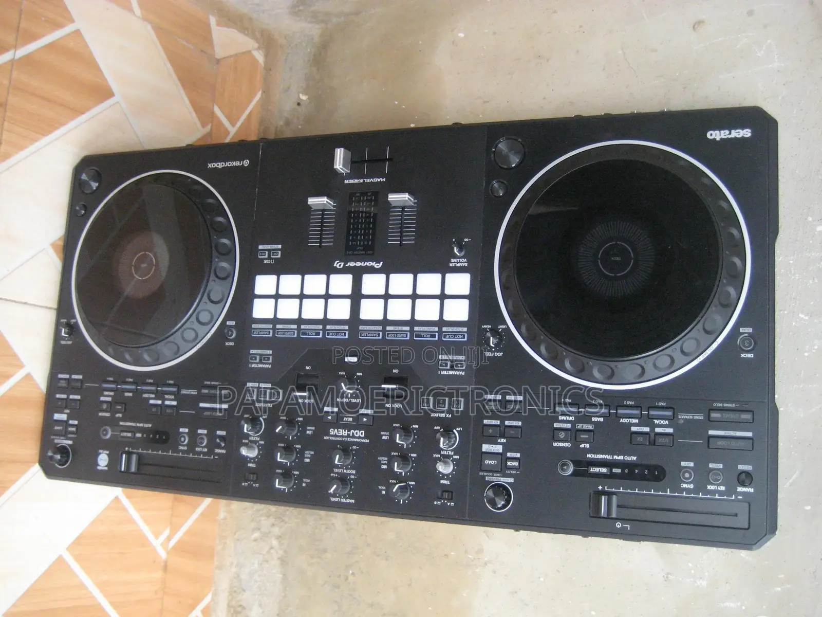 Pioneer Dj DDJ-Rev5 &Numark Ns7