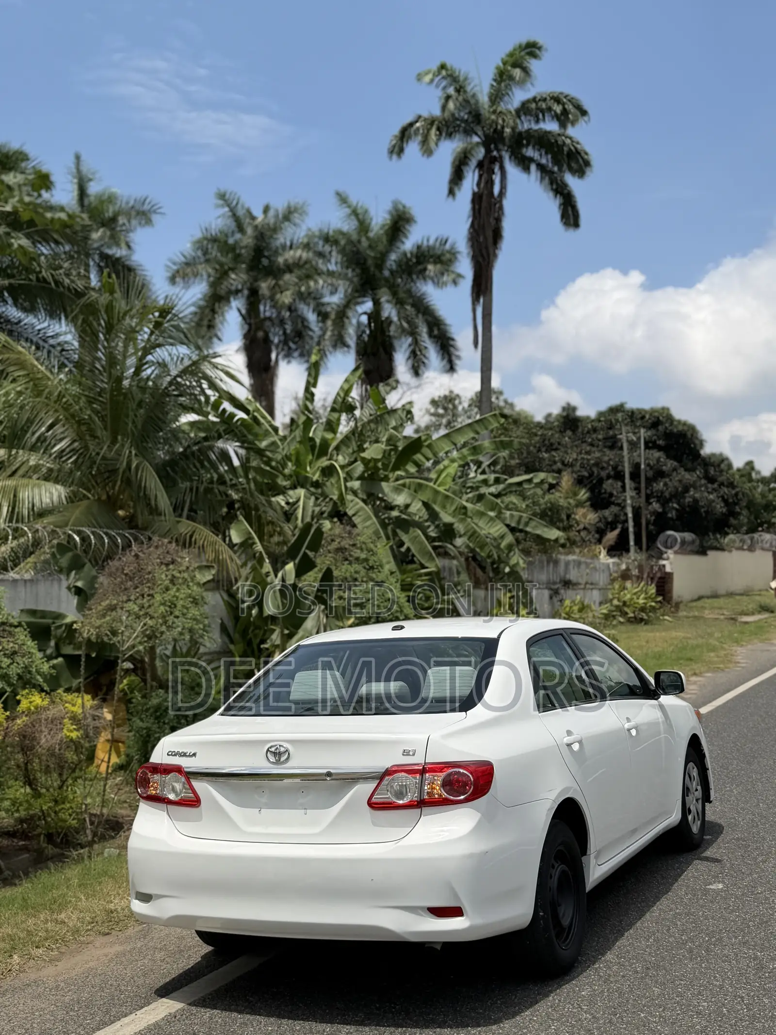 Toyota Corolla LE 4dr Sedan (1.8L 4cyl 4A) 2011 White