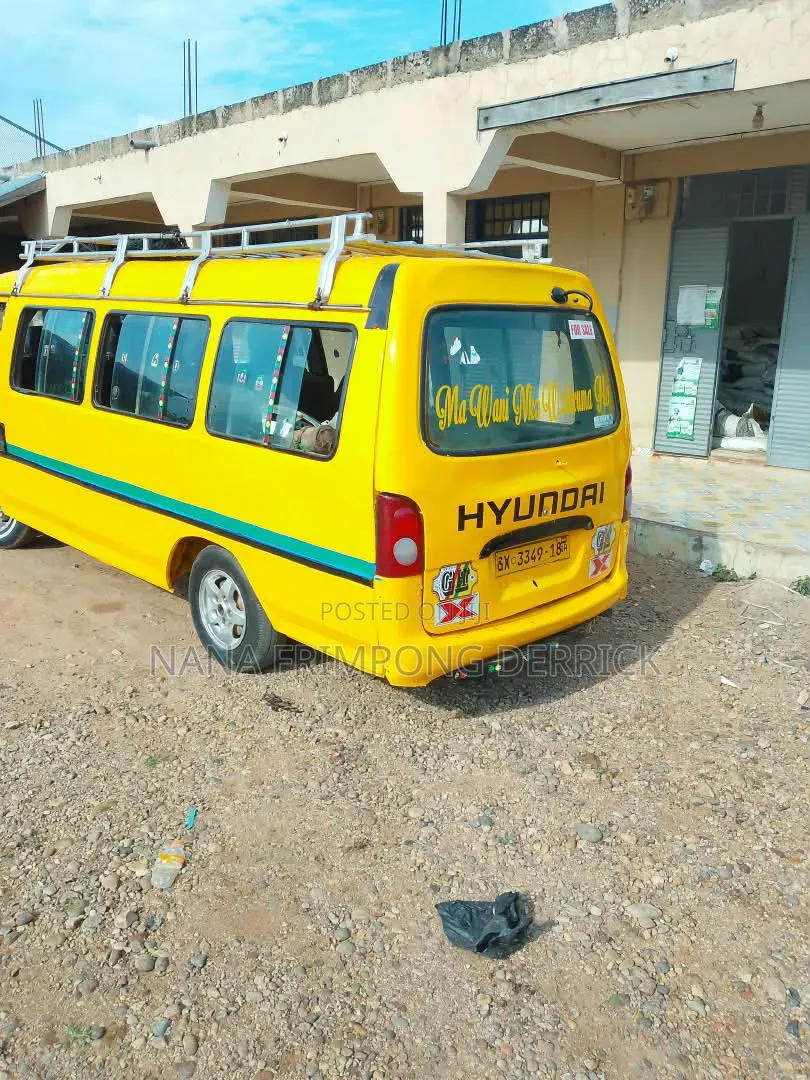Hyundai H-100 2004 Yellow