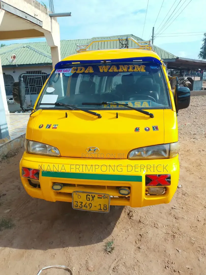 Hyundai H-100 2004 Yellow