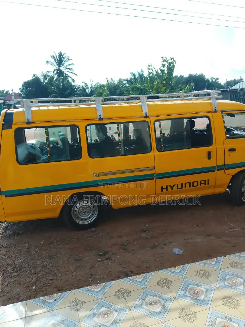 Hyundai H-100 2004 Yellow