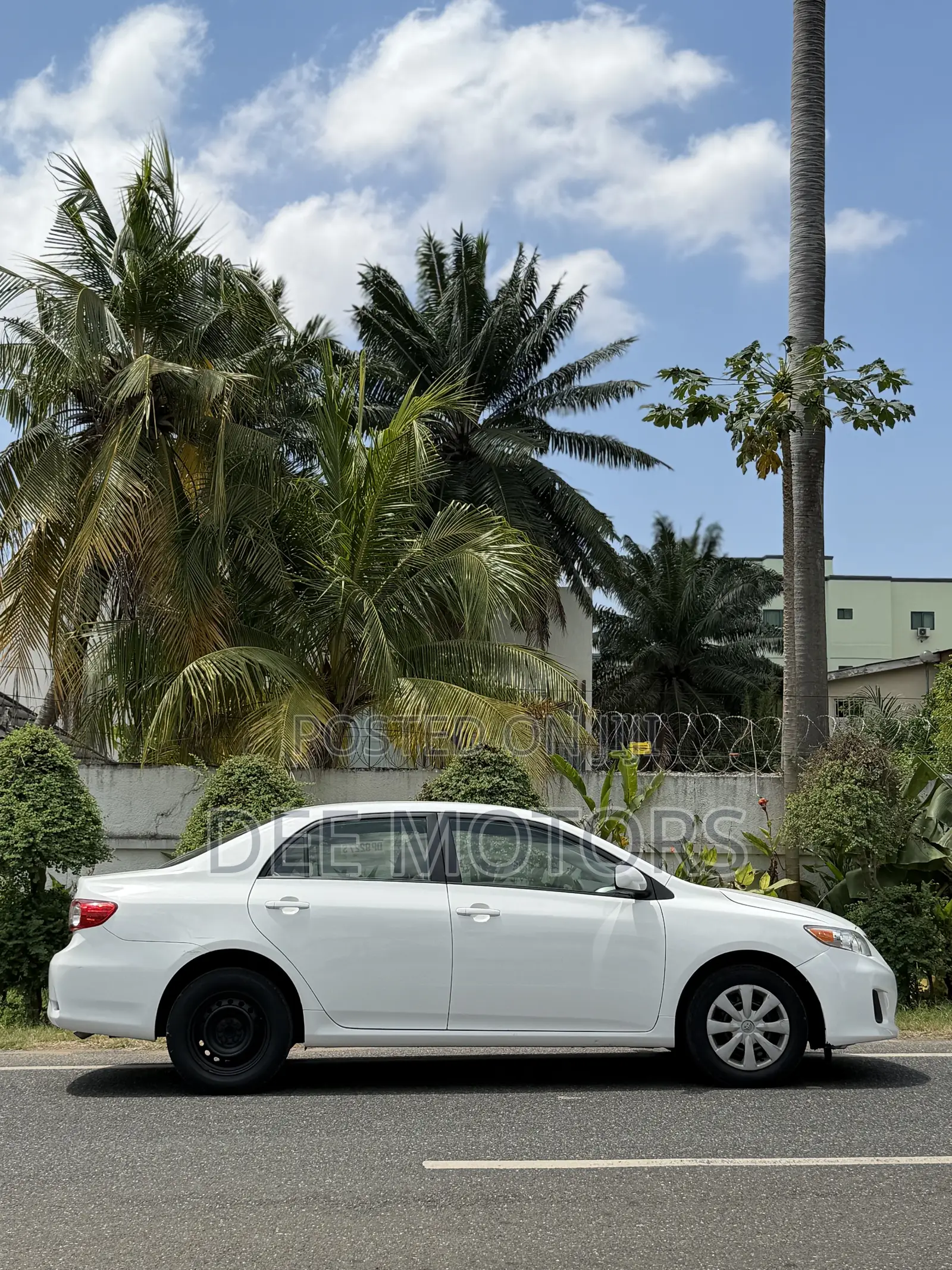 Toyota Corolla LE 4dr Sedan (1.8L 4cyl 4A) 2011 White