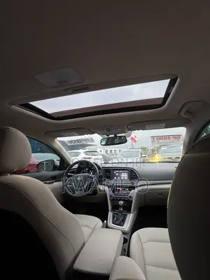 Hyundai Elantra SEL 2018 Gold