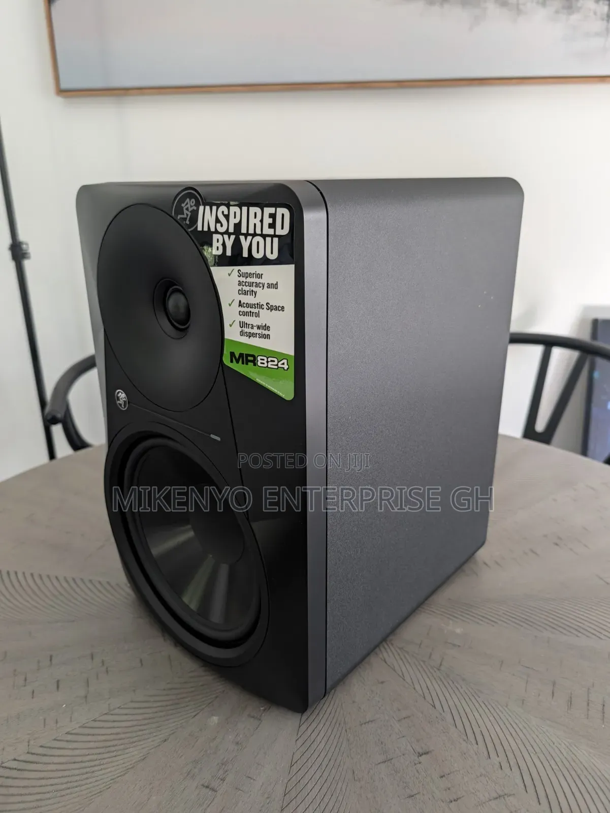 Mackie MR824 8" Powered Studio Monitor 85W RMS Wired TRS/XLR/RCA Black