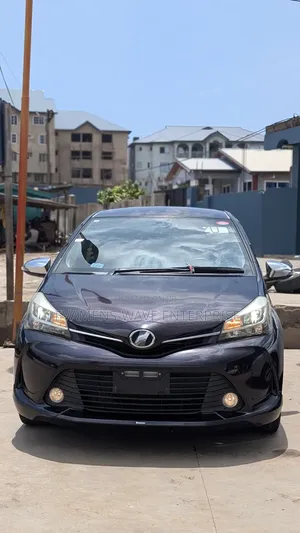 Toyota Vitz 1.3 AWD 5dr 2015 Purple