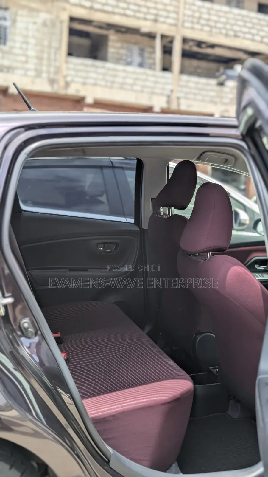 Toyota Vitz 1.3 AWD 5dr 2015 Purple