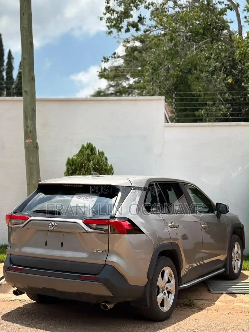 Toyota RAV4 2021 Gray