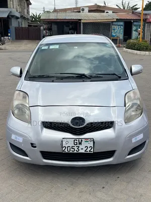 Toyota Vitz 2010 Silver