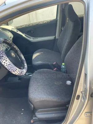 Toyota Vitz 2010 Silver