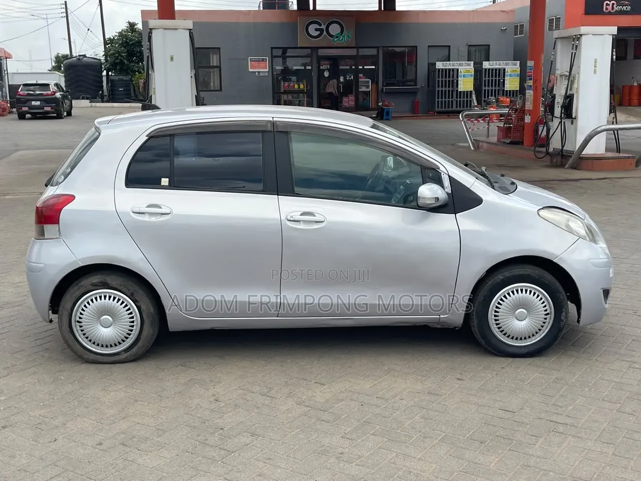 Toyota Vitz 2010 Silver