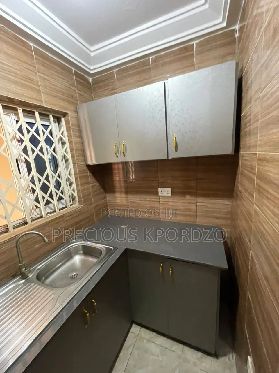1bdrm Room & Parlour in Amanfrom Adenta, Frafraha for rent