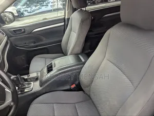 Toyota Highlander LE Plus 4dr SUV AWD (3.5L 6cyl 6A) 2014 Silver